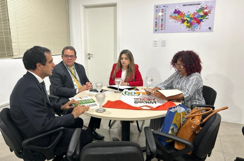 Secretaria da Mulher vai ao TRE contra violência de raça e gênero nas eleições