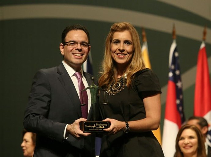 Presidente da OAB/AL é homenageada com troféu Mais Mulheres na OAB
