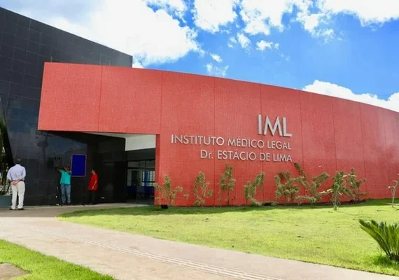 Homem é executado com 12 tiros em barraco na Cidade Universitária, em Maceió