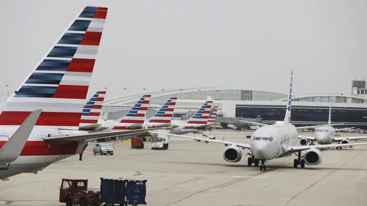 Funcionários da American Airlines são suspensos após homens negros serem expulsos de voo: 'Humilhante' 