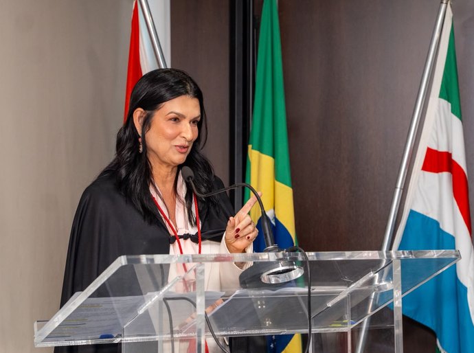 Juíza Adriana Carla Feitosa toma posse como desembargadora eleitoral do TRE/AL
