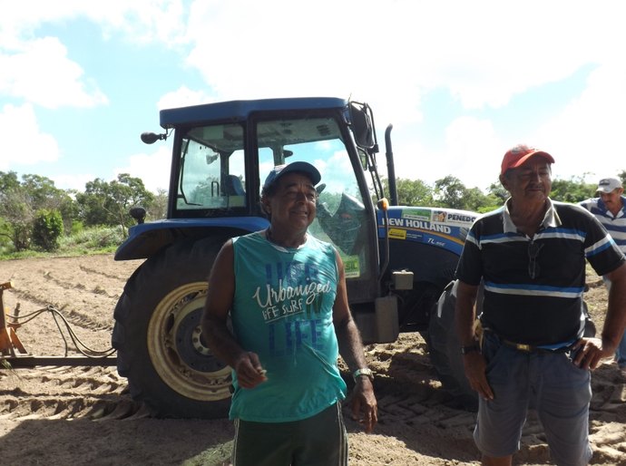 Agricultores penedenses recebem apoio e distribuição de sementes