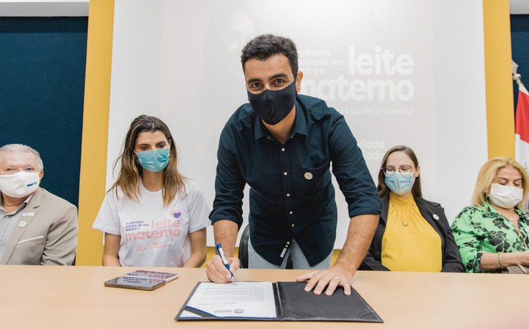 JHC abre campanha e assina decreto que institucionaliza o Agosto Dourado em Maceió