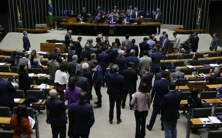 Projeto que pune quem impedir funcionamento da Câmara avança