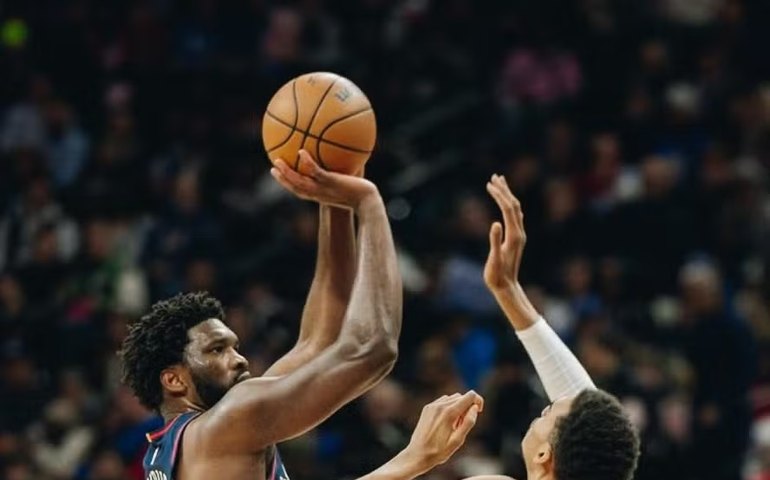 Embiid marca incríveis 70 pontos, com direito a 18 assistências, e ajuda os Sixers a venceram os Spurs