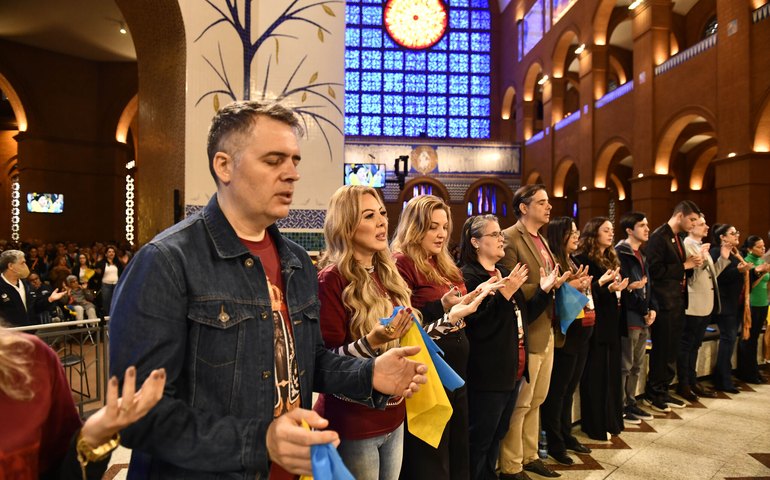 Elenco da TV Aparecida participa dos especiais de Aniversário da Família dos Devotos