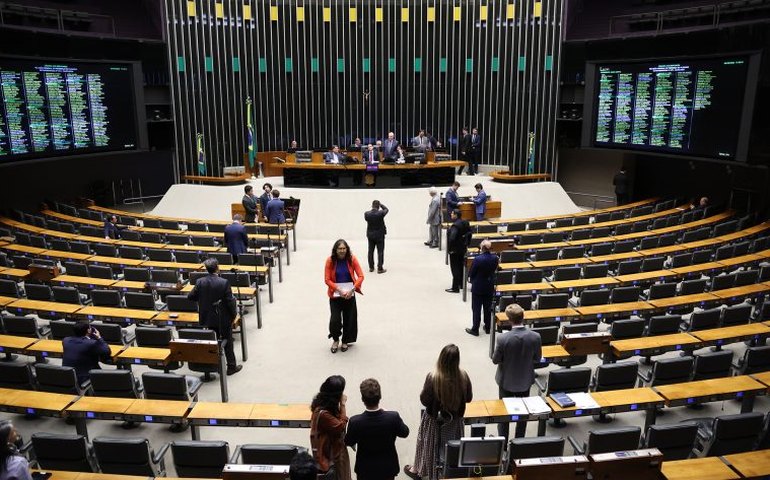 Câmara pode votar nesta terça projetos sobre crimes sexuais, fertilizantes e transporte público