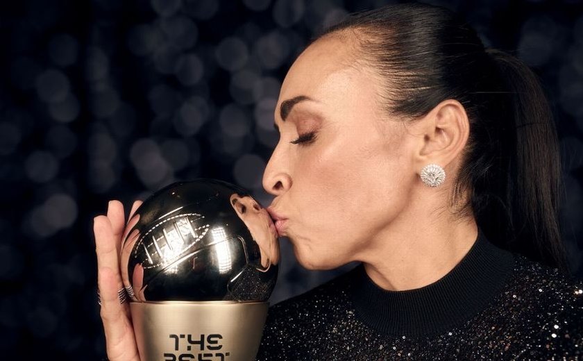 Marta se emociona após ser imortalizada pela Fifa no prêmio The Best da Fifa