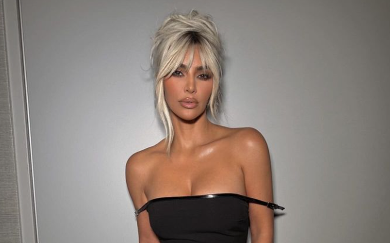 Com quatro filhos, Kim Kardashian revela dificuldades em ser mãe solo