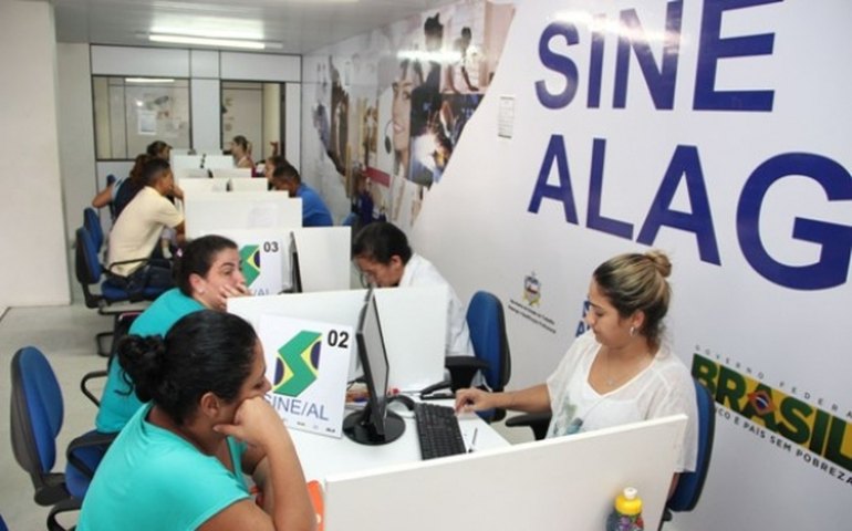 Sine oferta mais de 500 vagas para contratação imediata em Maceió e Arapiraca