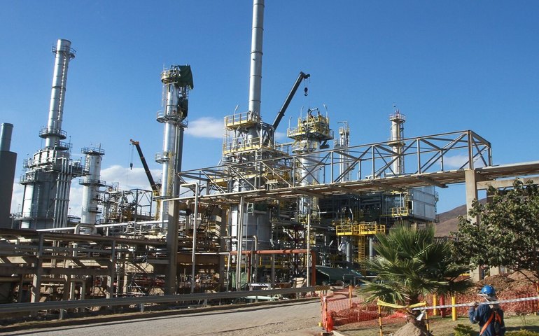 Governo da Bolívia busca conter escassez de combustível abrindo importação para empresas privadas