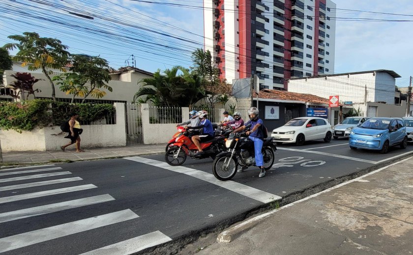 Maceió ganha novas áreas de espera em semáforos para motociclistas