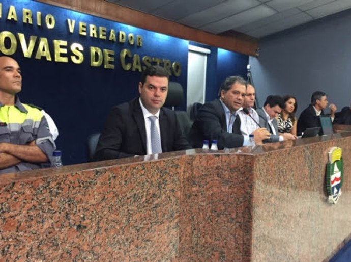 Vereadores e empresários discutem regulamentação de 'food trucks'