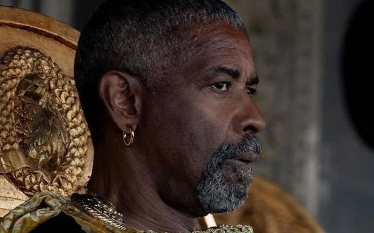 Denzel Washington comenta beijo gay que foi retirado de 'Gladiador 2': 'Se acovardaram'
