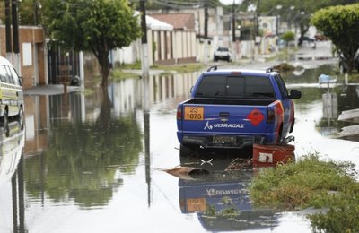 Após fortes chuvas, Hospital Helvio Auto alerta para os riscos de leptospirose