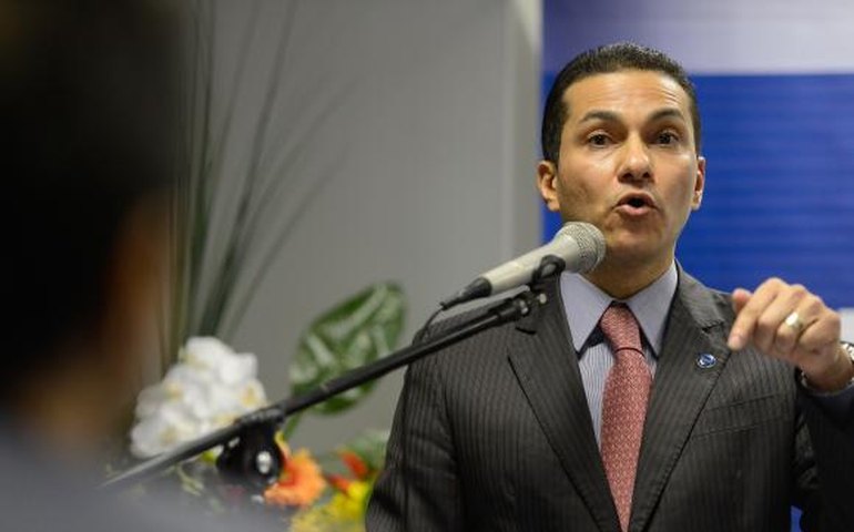 Discurso protecionista de Trump preocupa, mas relações não mudam, diz ministro