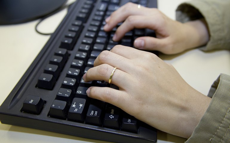 Polícia cumpre mandados em ação contra crimes cibernéticos