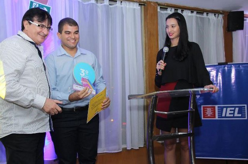 Estagiário da Eletrobras recebe Prêmio IEL