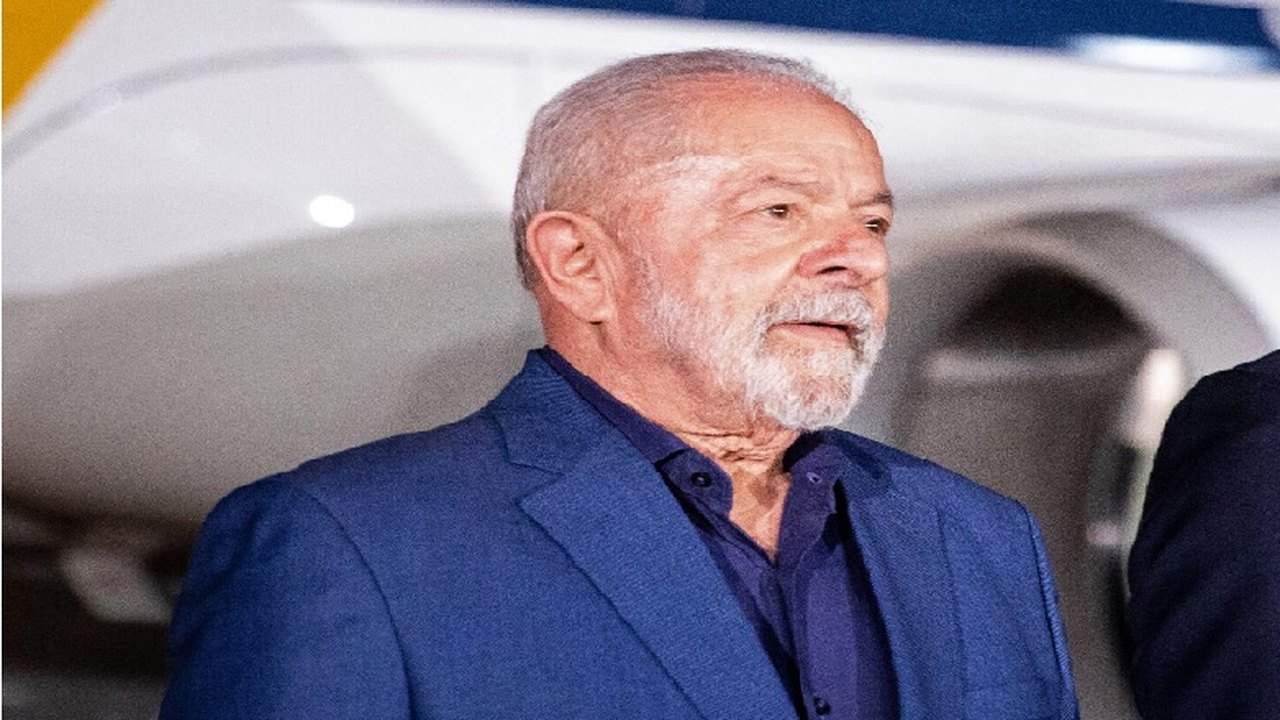 Lula deixa hotel em Buenos Aires e segue para monumento à independência argentina