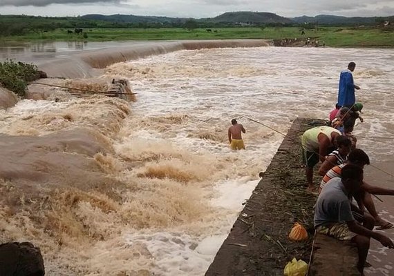 Após transbordamento do Rio Mundaú, Prefeito Gilberto Gonçalves decreta estado de emergência em Rio Largo
