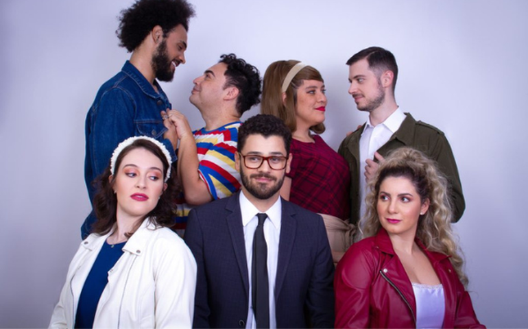 Musical entrelaça três histórias de amor, fuga e reconhecimento