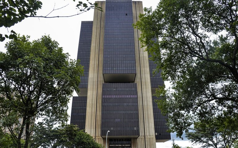 BC mantém juros básicos em 15% ao ano pela segunda vez seguida