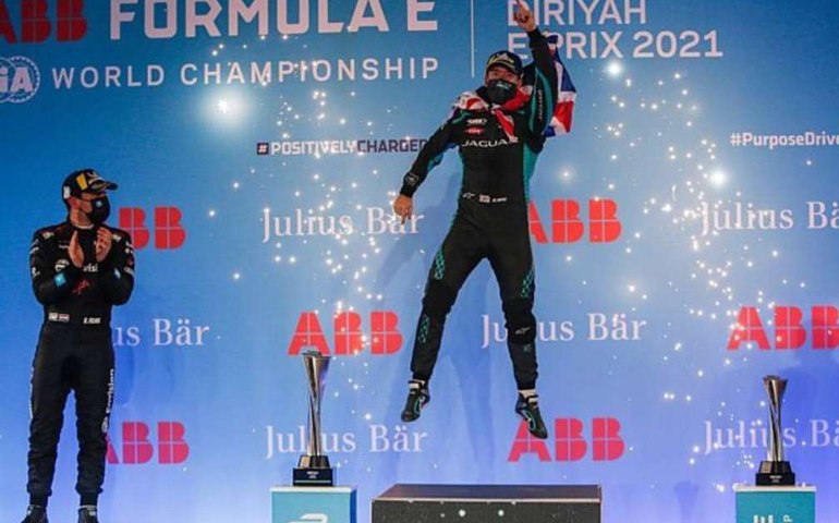 Sam Bird brilha e vence a segunda corrida na Arábia Saudita; Sette Câmara é 4º