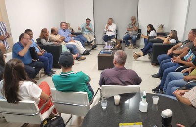 Renan reafirma apoio a vítimas de bairros afundados em Maceió  