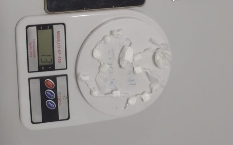  PM apreende cocaína e flagra irregularidades de trânsito durante operação no Ceasa 