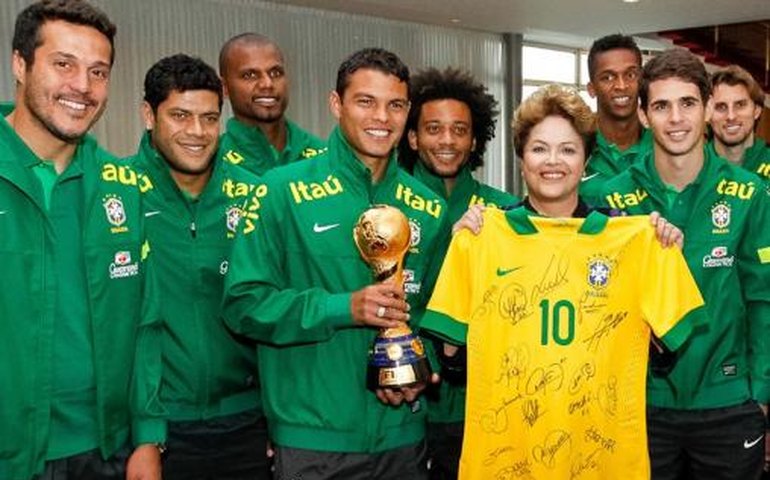 É hora de união em torno da nossa Seleção Brasileira, afirma Dilma