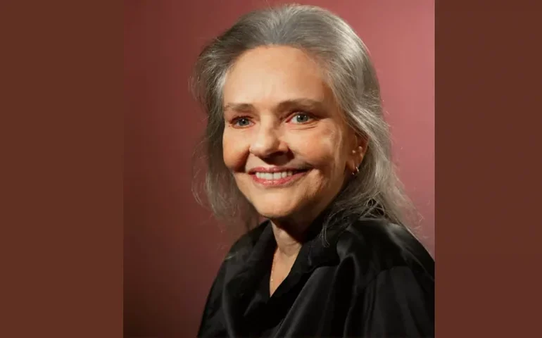 Angela Ro Ro nega estado de saúde debilitado, mas que investiga possível câncer