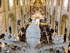 O Papa Leão XIV preside a Missa em Caena Domini, a Missa da Ceia do Senhor, na Quinta-feira Santa Católica, na Basílica de São João de Latrão, em Roma, quinta-feira, 2 de abril de 2026.  Foto AP/Andrew Medichini