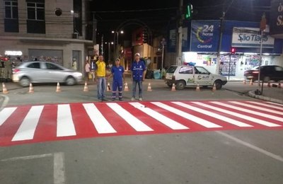 Prefeitura mantém revitalização de faixas de pedestres no centro de Arapiraca