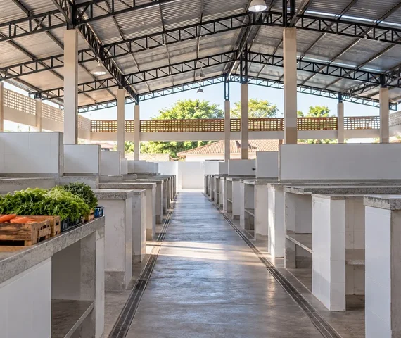 Prefeitura de Palmeira prevê entregar Mercado Público em quatro meses e levar feirantes para o interior do prédio