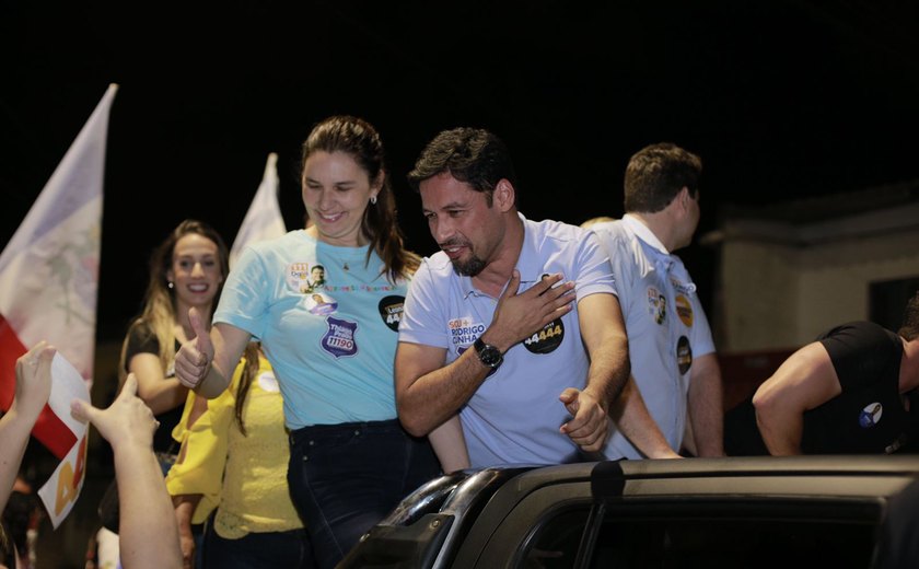 Na carreata 'Alagoas Merece Mais', Rodrigo, Jó e Davi recebem carinho da população do Tabuleiro