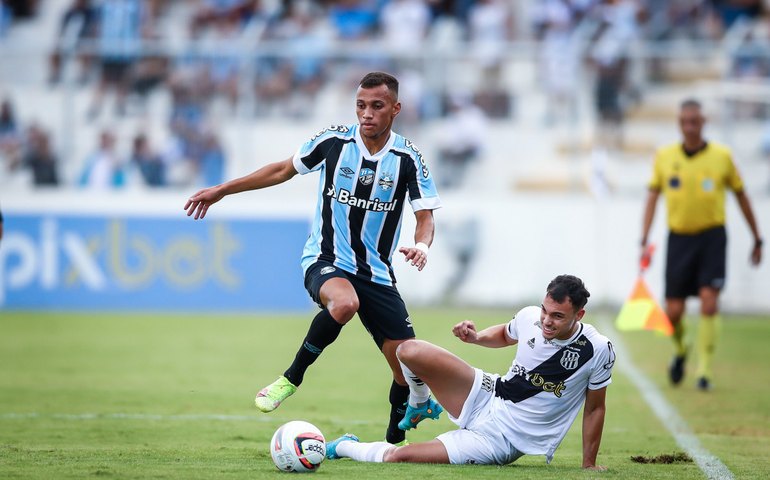 Grêmio perde pênalti e não sai do 0 a 0 com a Ponte Preta em estreia na Série B