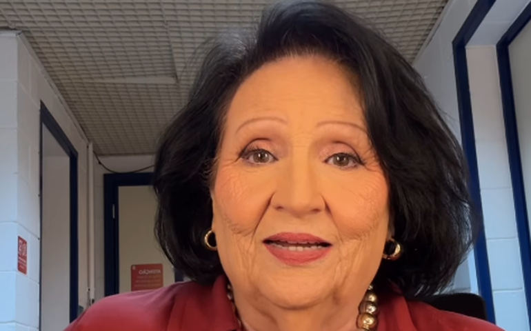 Déa Lúcia, mãe de Paulo Gustavo, ganha programa na Globo