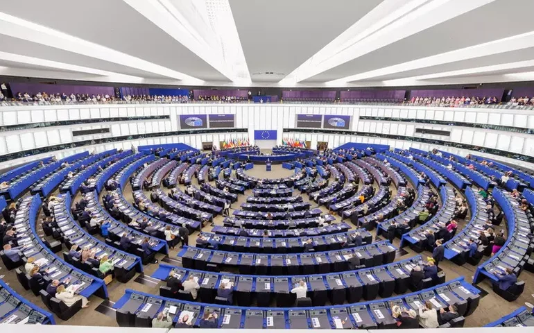 Parlamento da UE aprova implementação de acordo tarifário com EUA