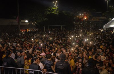 Primeiro dia de Arraiá Tororó do Rojão lota Praça Mirante do Jacintinho