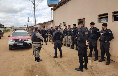 Operação Alerta Celular realiza fiscalização na Feira da Troca, em Arapiraca