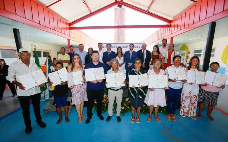 TJAL entrega mais de 50 títulos de propriedade a famílias de Pindoba