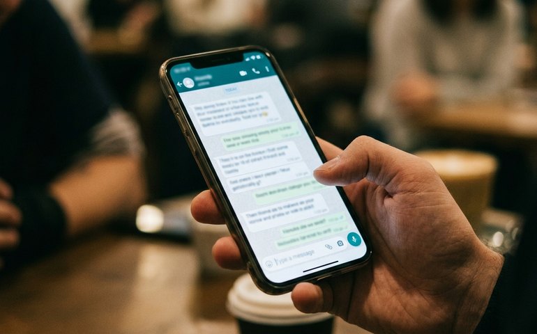 Acordo entre partidos para pacote de benefícios foi costurado em grupo de WhatsApp