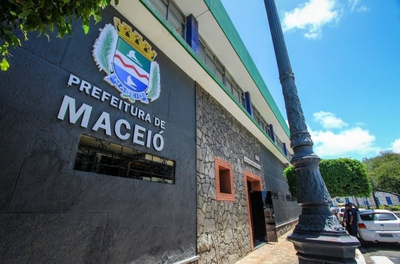 Prefeitura de Maceió paga salário de servidores nesta sexta-feira
