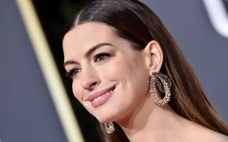 Anne Hathaway revela que sofreu aborto enquanto atuava em monólogo