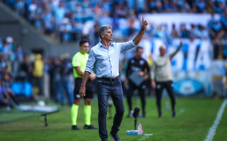 São Paulo muda esquema, sofre com desorganização e  perde para o Grêmio de Renato no Brasileirão