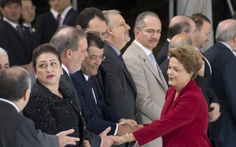 Corte no Orçamento será ‘o necessário’ para ajustar contas públicas, diz Dilma