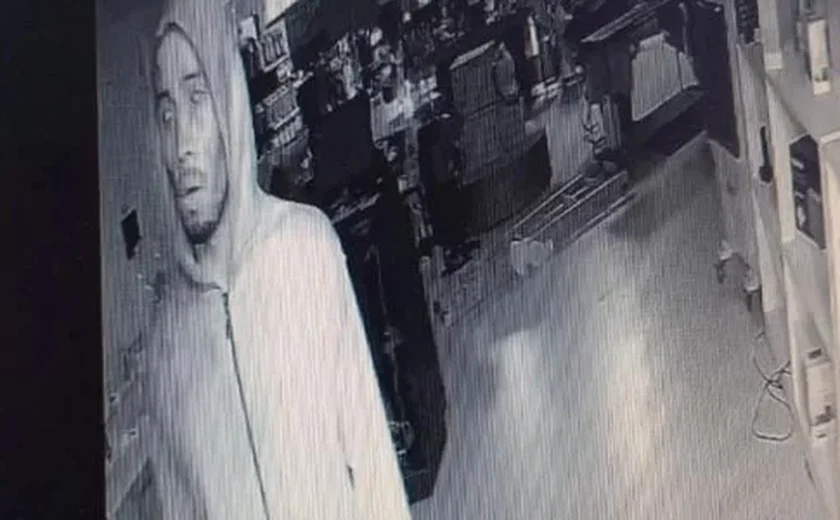 Câmeras de segurança flagram suspeitos de furto em loja de ferramentas em Maceió