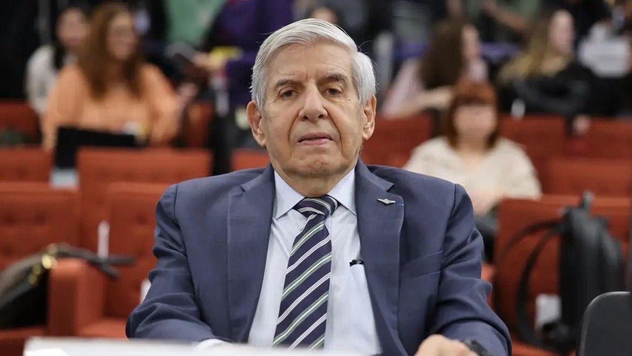 Heleno articula indicações para cargos militares em eventual governo Flávio Bolsonaro
