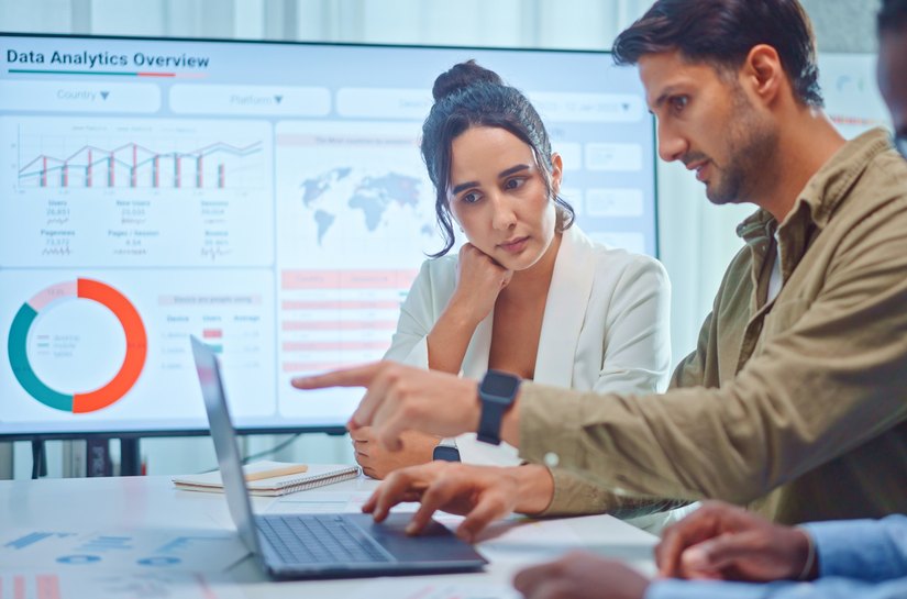 Análise de dados é o maior desafio digital dos brasileiros em 2025, revela estudo