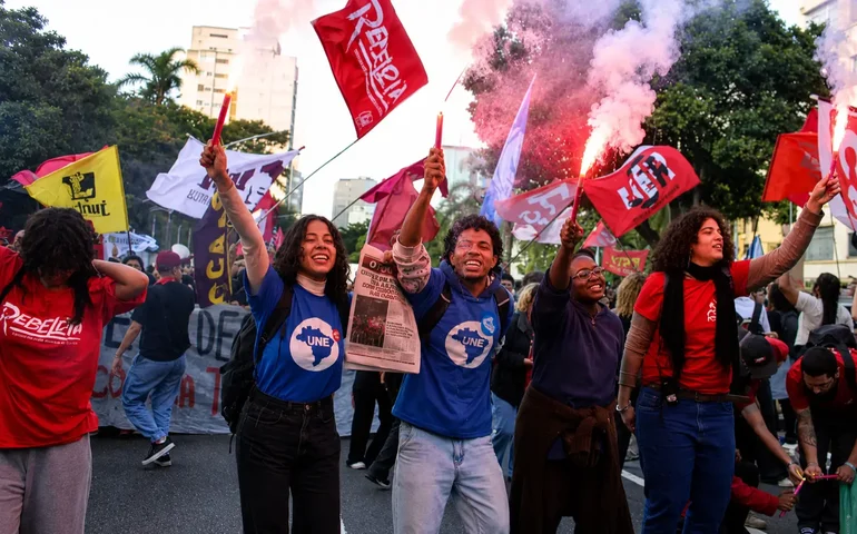 Greve na USP: grupo de alunos pressiona por retorno às aulas; entenda